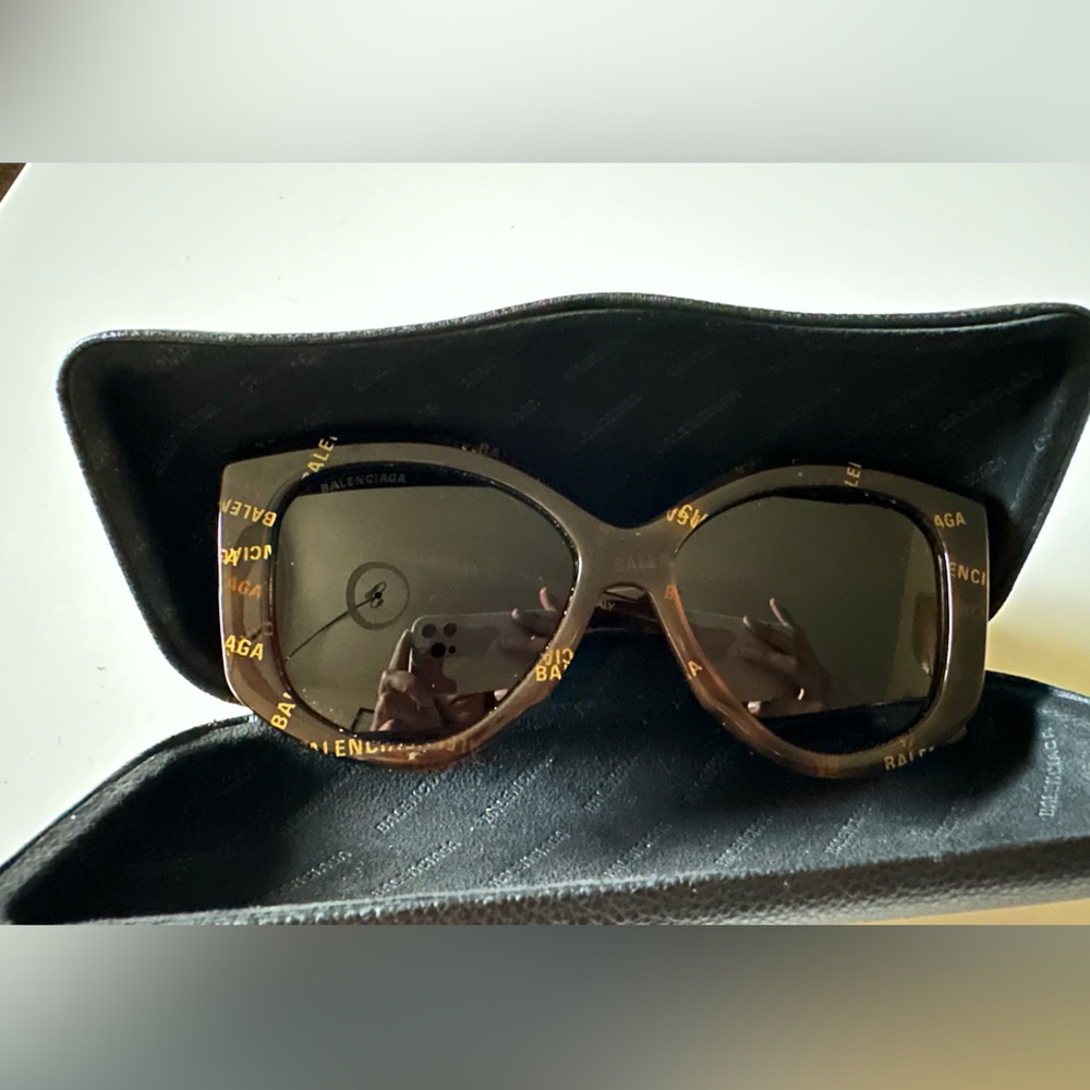 Balenciaga authentic sunglasses - Picture 3 of 9